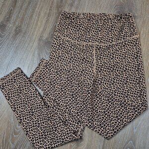 Allfenix Small High Rise Yoga pants Animal Leopard print 4 6 Legging Capris